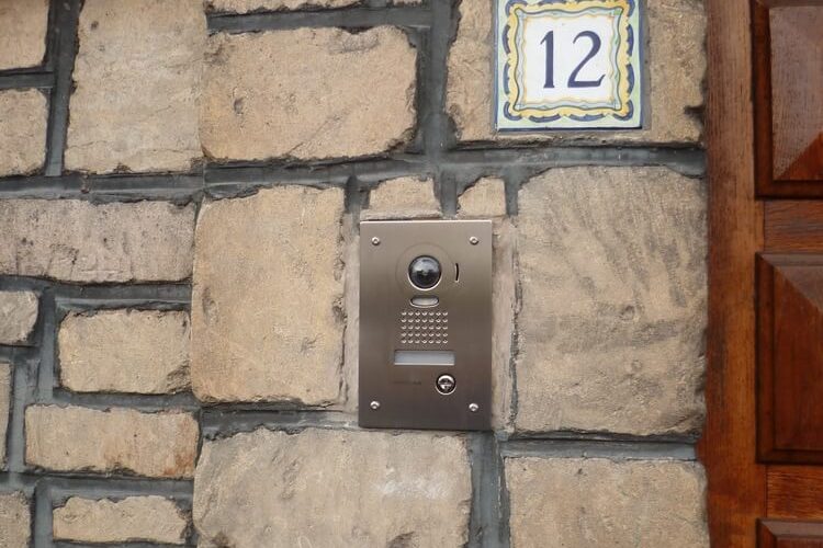 Platine rue encastrée d'interphone vidéo