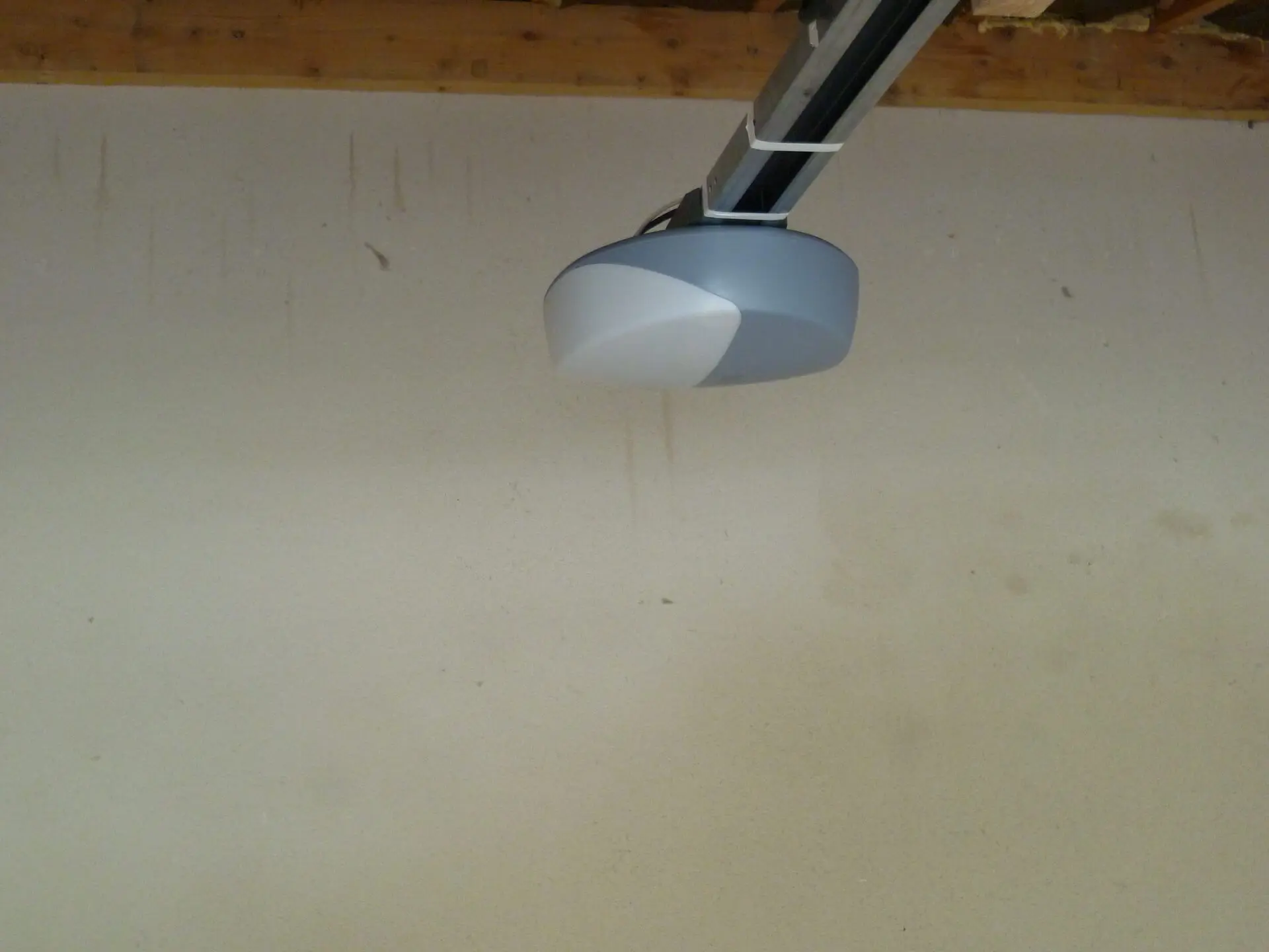 Automatisme-de-porte-de-garage-Nice-p.j